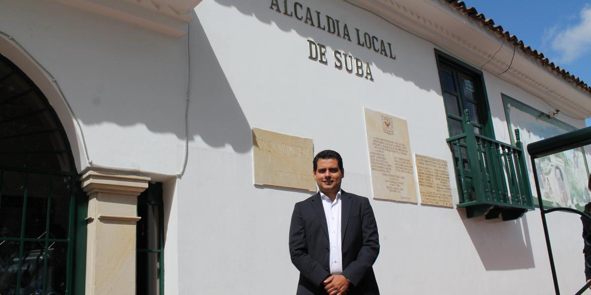 Andrés Sinisterra, quien renunció a la alcaldía de Suba, quiere volver.