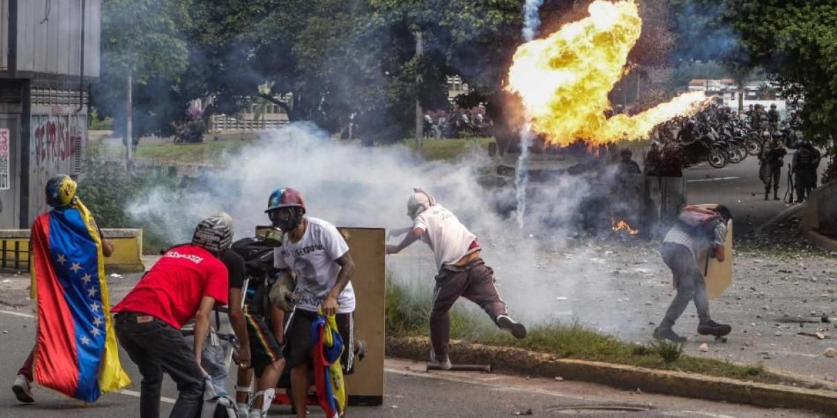 El hecho se dio durante una protesta convocada por la oposición para obligar a Nicolás Maduro a suspender la elección de su Asamblea Constituyente,