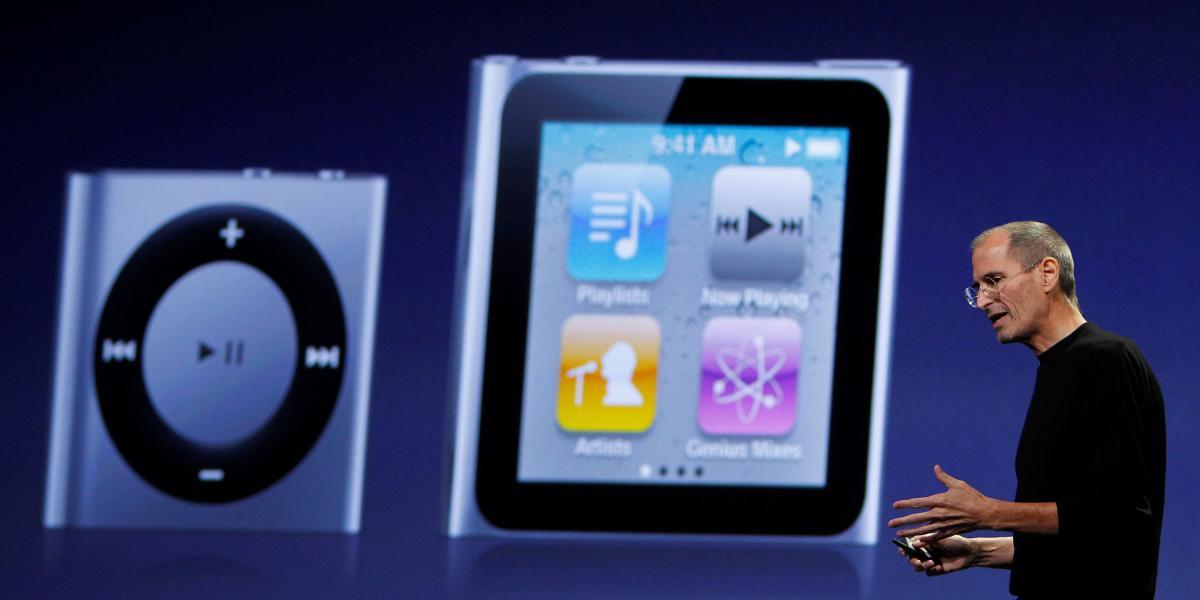 El primer iPod nano fue presentado en 2005 y tuvo su última actualización en 2012, cuando sumó Bluetooth para poder funcionar a la par de auriculares y parlantes inalámbricos.