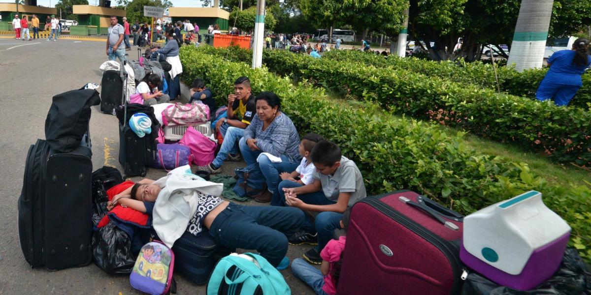 Ciudadanos venezolanos que intentaban cruzar la frontera hacía Colombia hoy en San Antonio del Tachira Venezuela