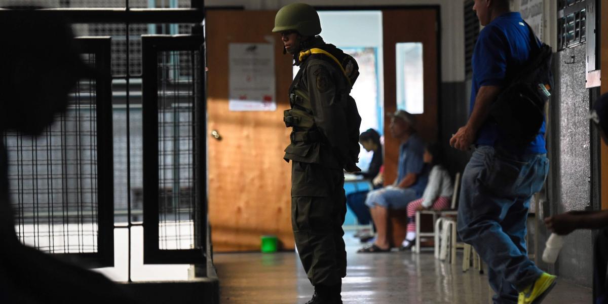 En los puestos de votación en Venezuela hay control, pero en los barrios hay miedo.