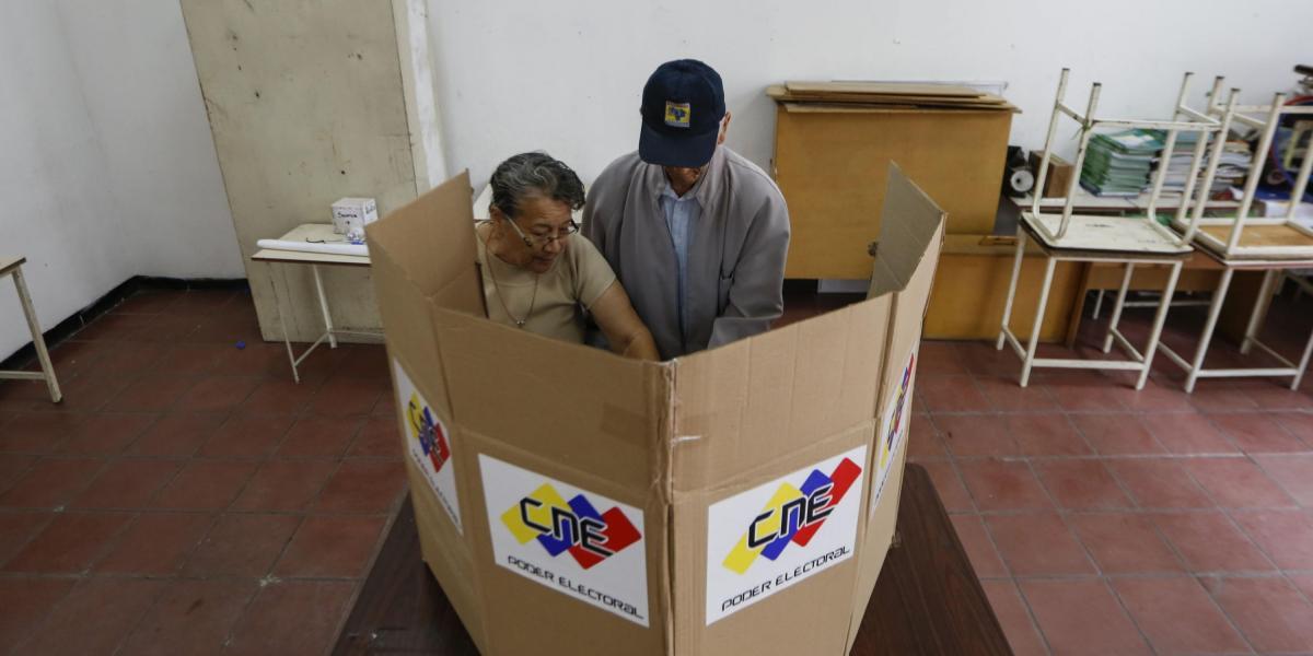La autoridad electoral dijo que en la elección para la Constituyente en Venezuela votaron un poco más de 8 millones de personas.