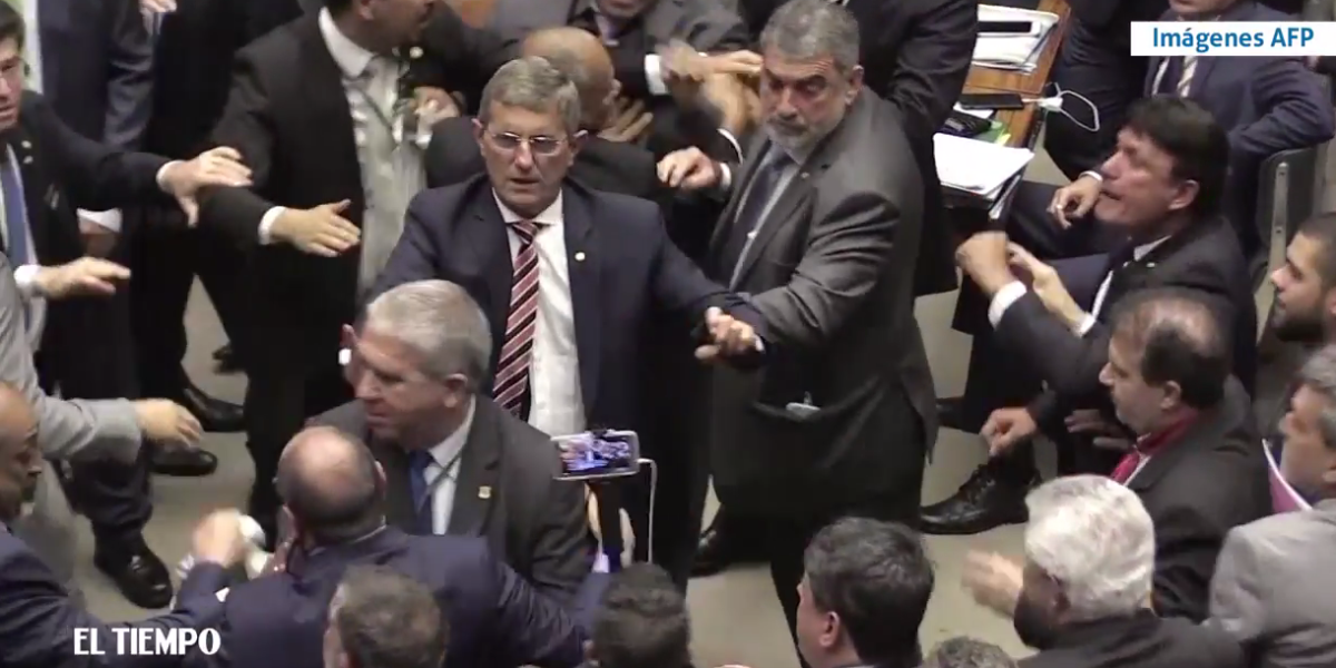 A los golpes, diputados brasileños pidieron salida del presidente Temer