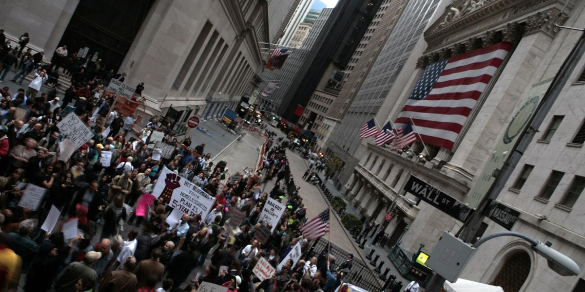 Protesta frente a la Bolsa de Nueva York, el 25 de septiembre del 2008, en contra de las propuestas sobre rescate de entidades financieras, con las cuales se buscaba evitar un efecto dominó en el sistema financiero mundial.