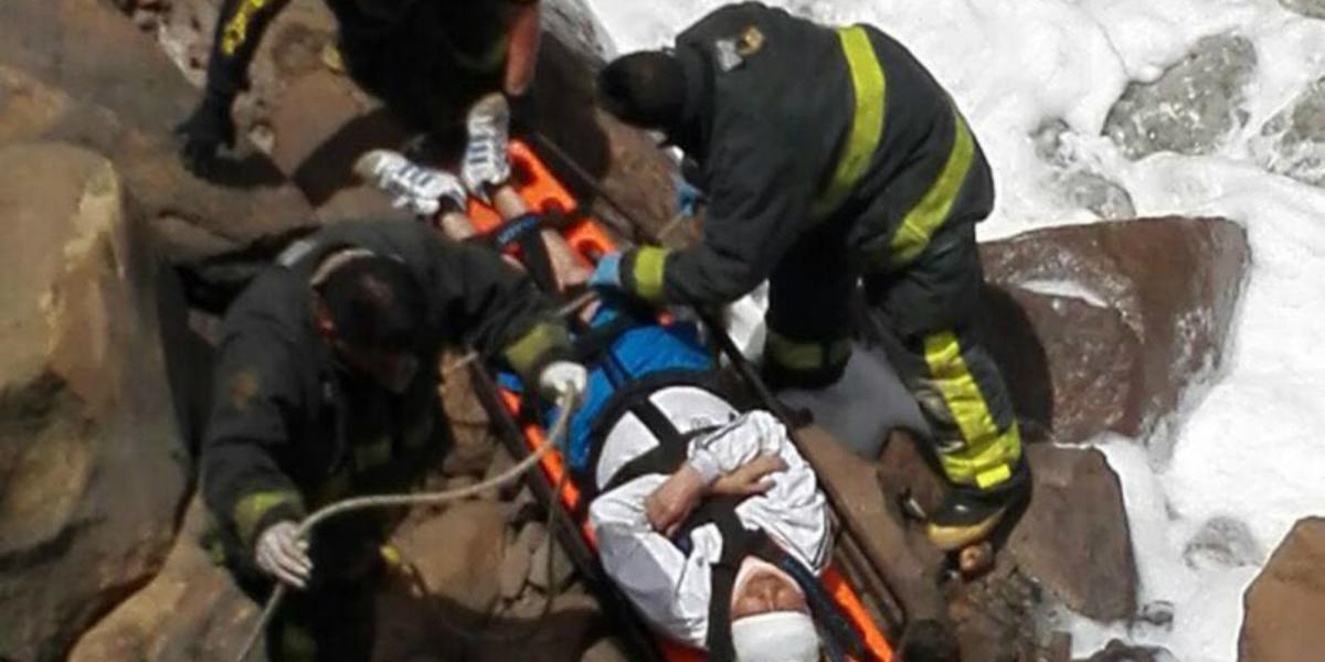 Los bomberos de Soacha rescataron a Germán León, el ciclista que cayó al salto de Tequendama.