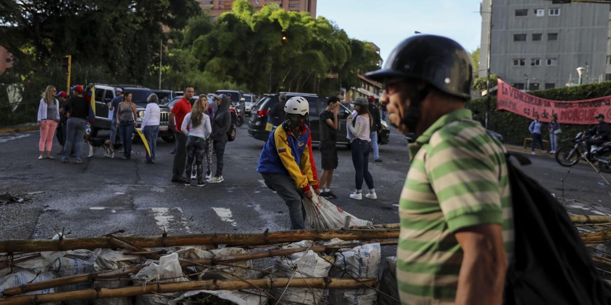 Las protestas en las calles de Venezuela, que ya llevan más de cuatro meses, se han visto debilitadas por la brutal represión del régimen de Nicolás Maduro y el avance incontrolado de la Asamblea Constituyente, que se instaló el viernes de la semana pasada.