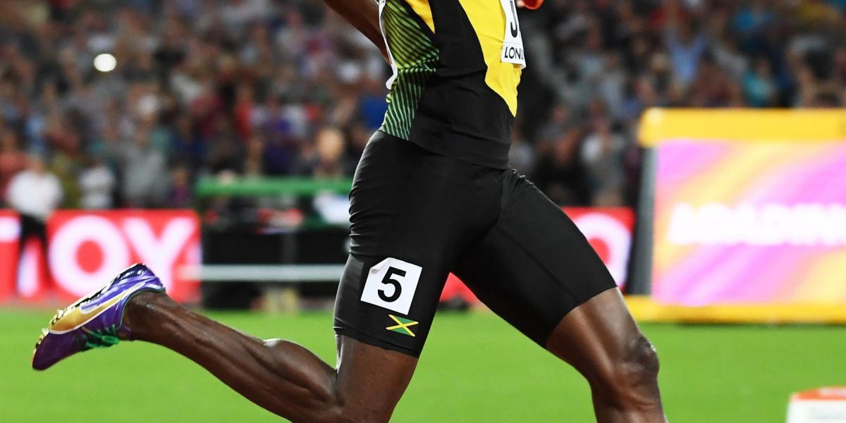 El atleta Usain Bolt en el momento de su lesión, durante la prueba de los 4x100.