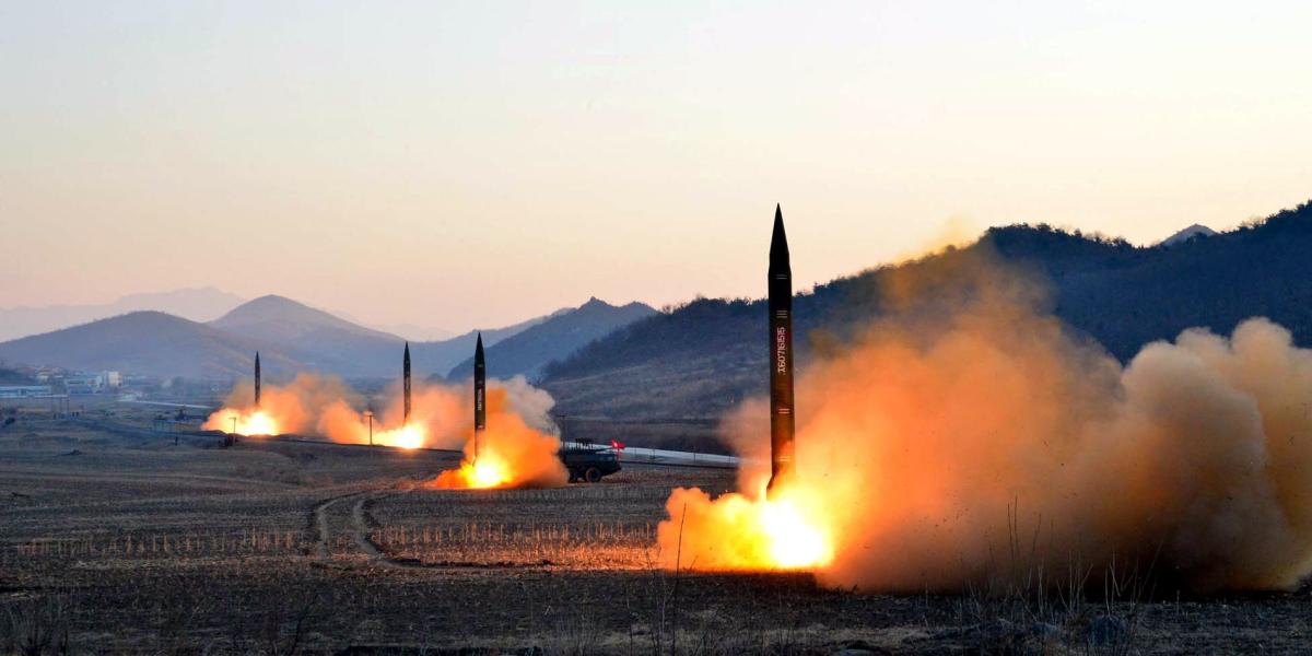El Gobierno de Corea del Norte ha exhibido en los últimos meses varios misiles, producto de su carrera armamentista. Gran parte de su presupuesto se va en armas.