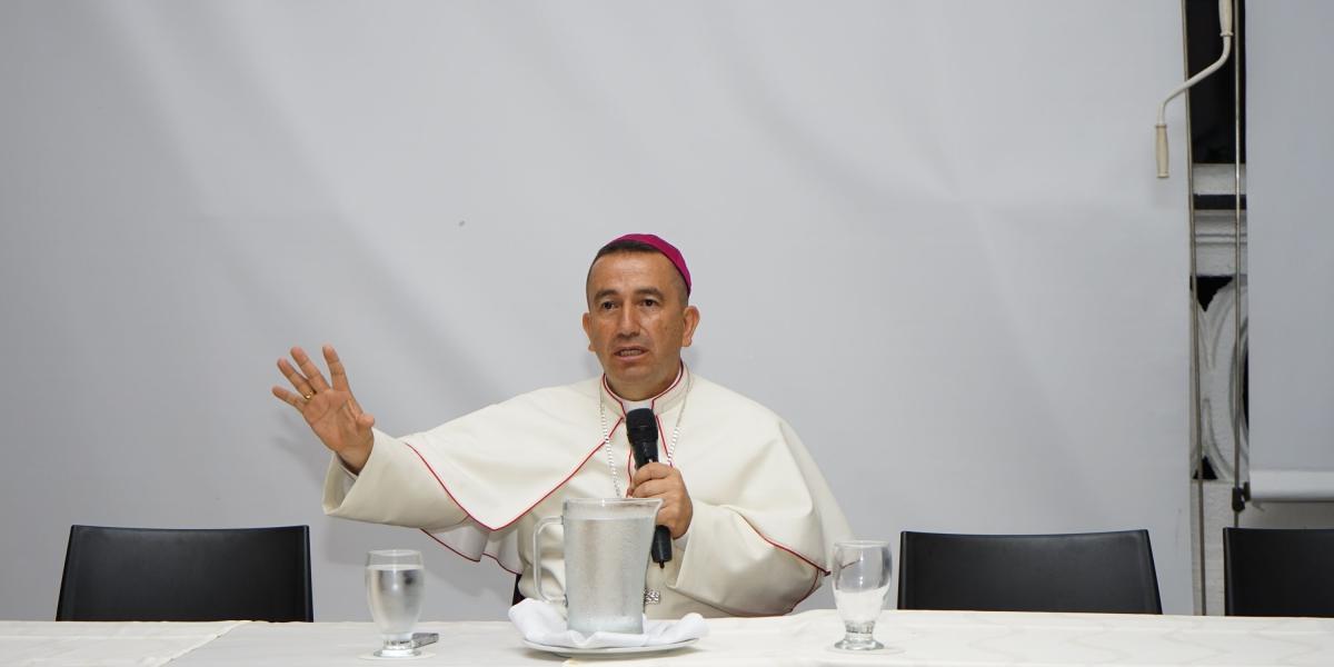 Monseñor Rubén Darío Jaramillo reemplazó al obispo Héctor Epalza, quien se retiró, estuvo 13 años al frente de la Diócesis.