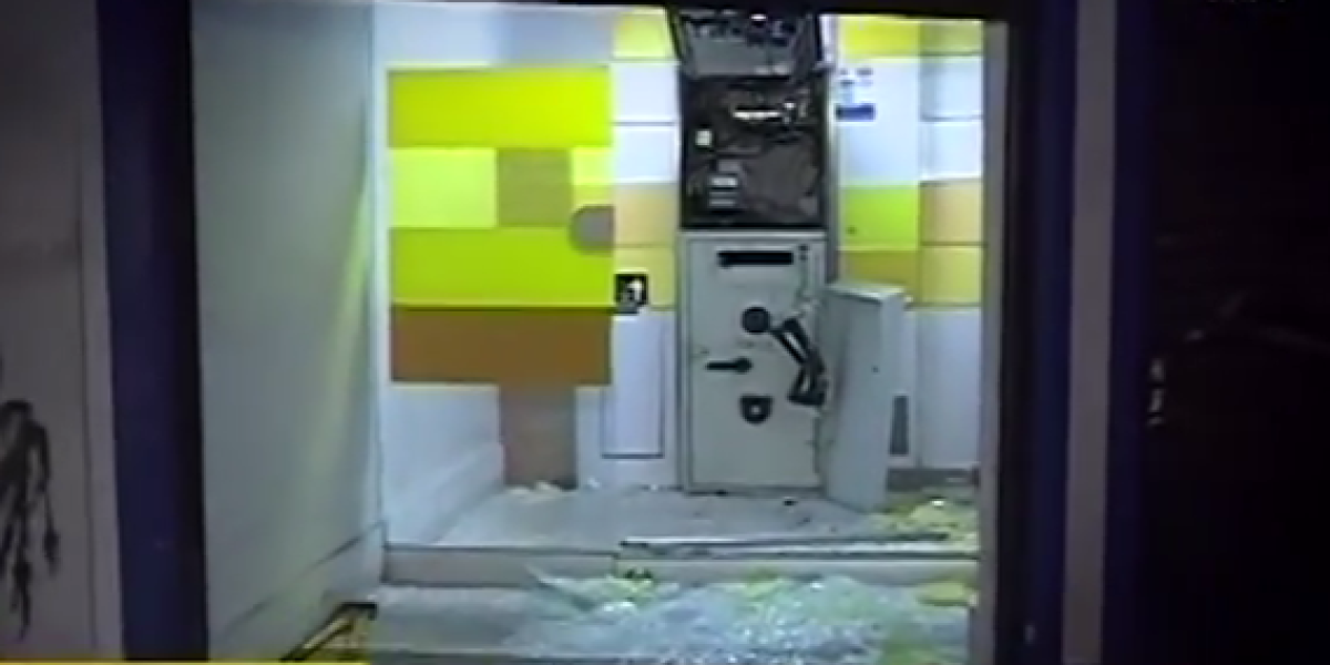 Ladrones intentaron robar cajero automático con camión de comidas