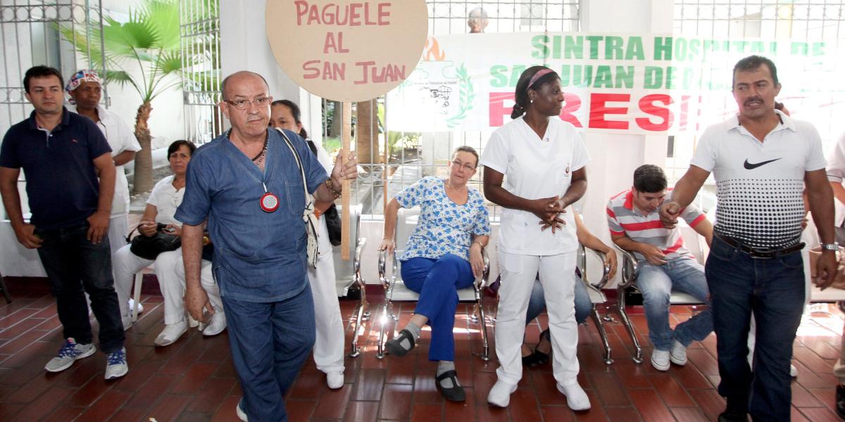 Los trabajadores han realizado algunas protestas, sin dejar de prestar el servicio a los pacientes.