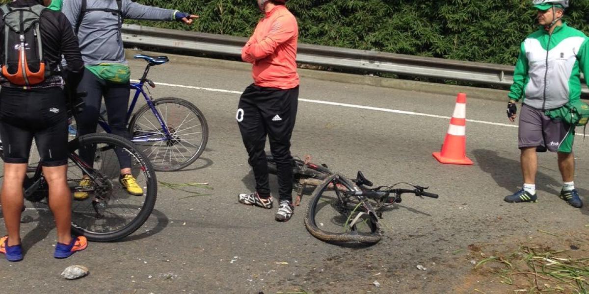 Las bicicletas de varios ciclistas resultaron dañadas.