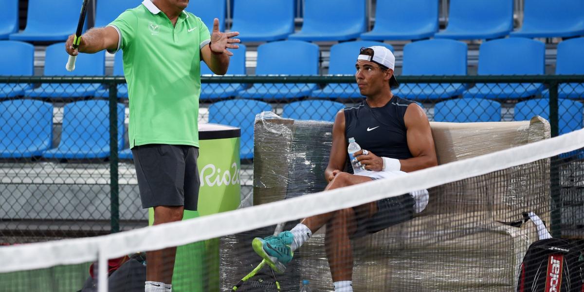 Toni y Rafael Nadal, en un enternamiento en los Olímpicos de Río de Janeiro.
