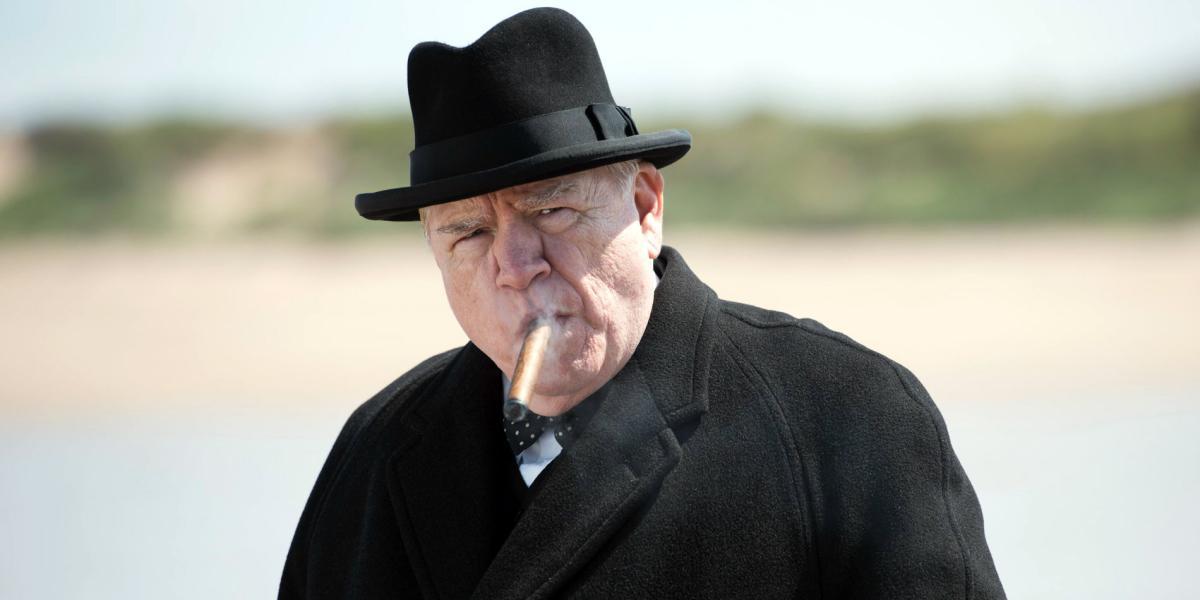 La mirada impetuosa de Winston Churchill se asoma en los ojos del actor escocés Brian Cox.