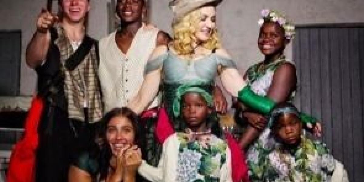 Madonna comparte el primer retrato familiar con sus seis hijos