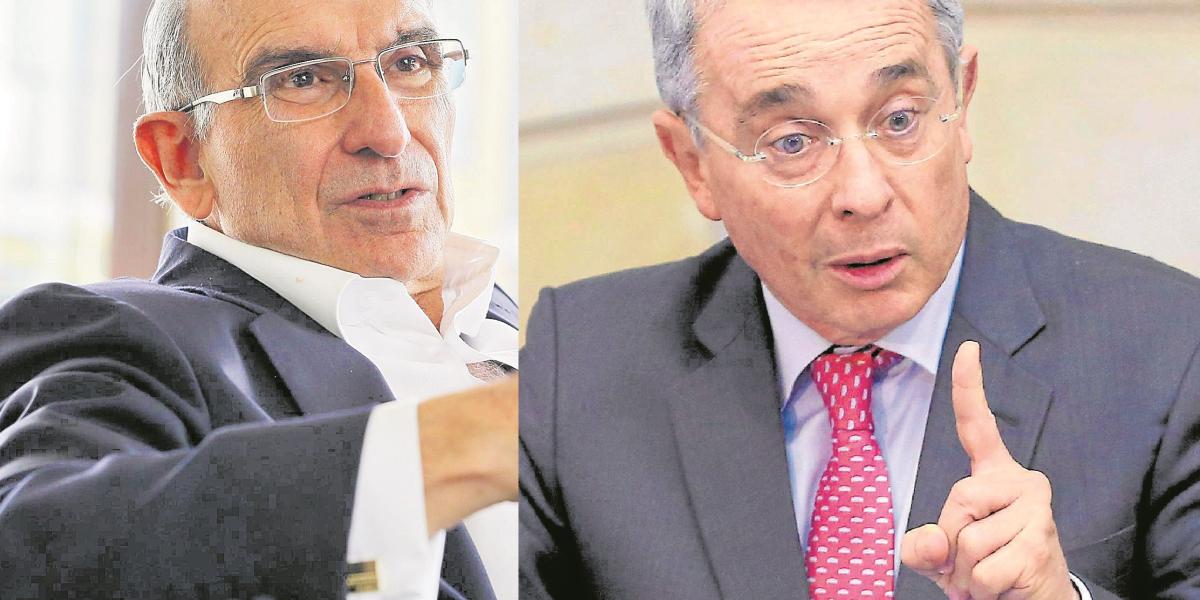 El exjefe negociador del Gobierno en La Habana Humberto de la Calle y el expresidente Álvaro Uribe se enfrentaron en redes por el proyecto de acto legislativo que busca prohibir la creación del paramlitarismo.