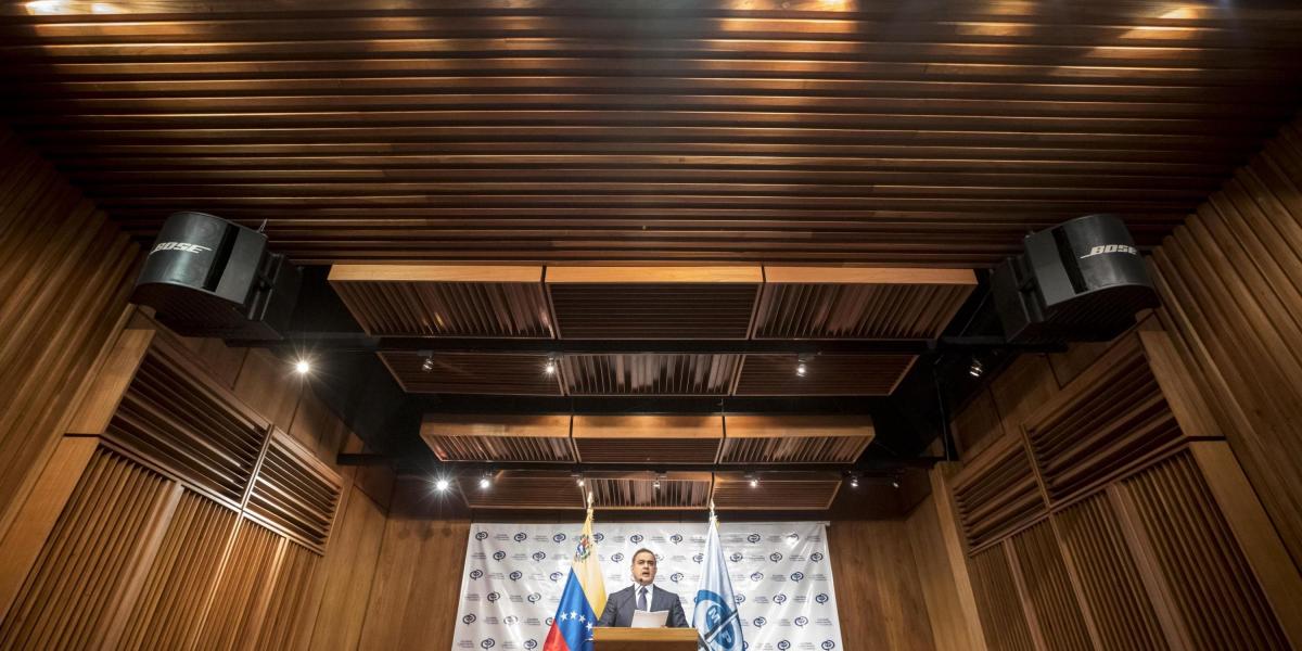 El fiscal general de Venezuela, Tarek William Saab, habla durante una conferencia de prensa sobre la reapertura de casos inactivos en el Ministerio Público.