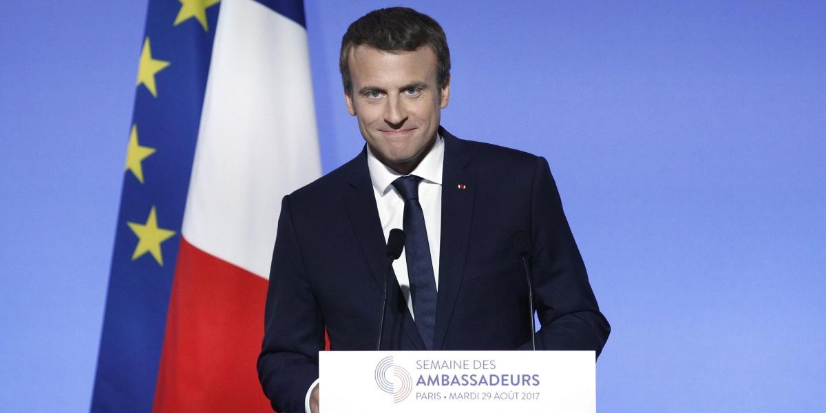 El presidente francés, Emmanuel Macron, pronuncia un discurso durante el encuentro anual de embajadores franceses en el Elíseo de París.