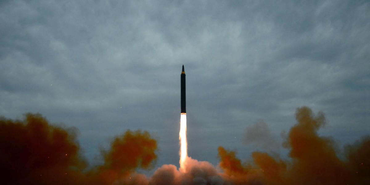 El lanzamiento del misil representa una escalada significativa por parte de Pionyang, que este mes había amenazado con lanzar proyectiles hacia la isla de Guam.