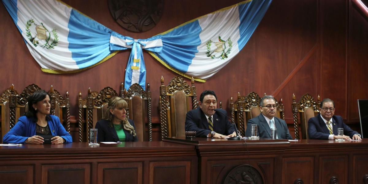 La Corte de Constitucionalidad de Guatemala al momento de anunciar su decisión de detener la expulsión del jefe de la Cicig.