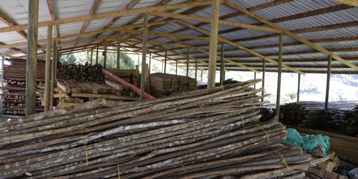 La madera incautada se entrega a las corporaciones ambientales, si el decomiso es definitivo, se dona para obras comunitarias.