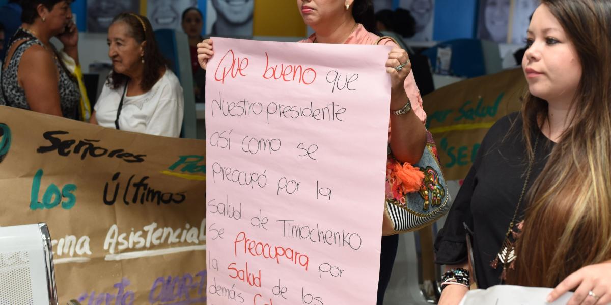 Los familiares de niños usuarios de la desaparecida EPS Cafesalud, ahora Medimás, han protestado por la falta de atención.