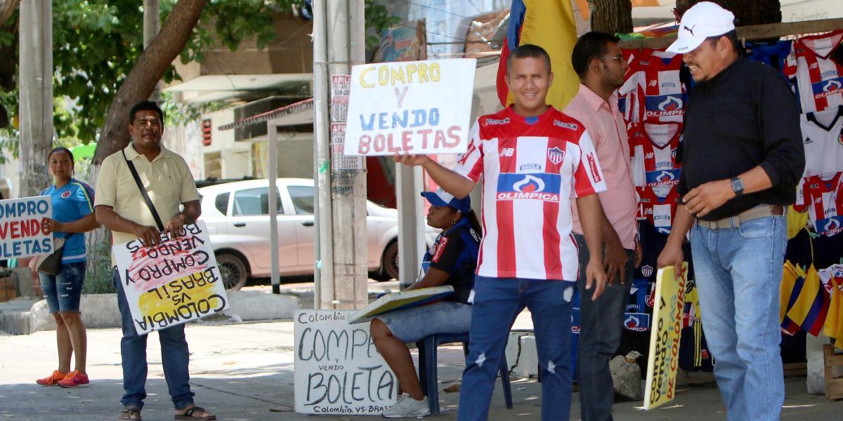 Autoridades alertan por la venta de boletería falsa para el encuentro entre las selección de Colombia y Brasil, este martes en Barranquilla.