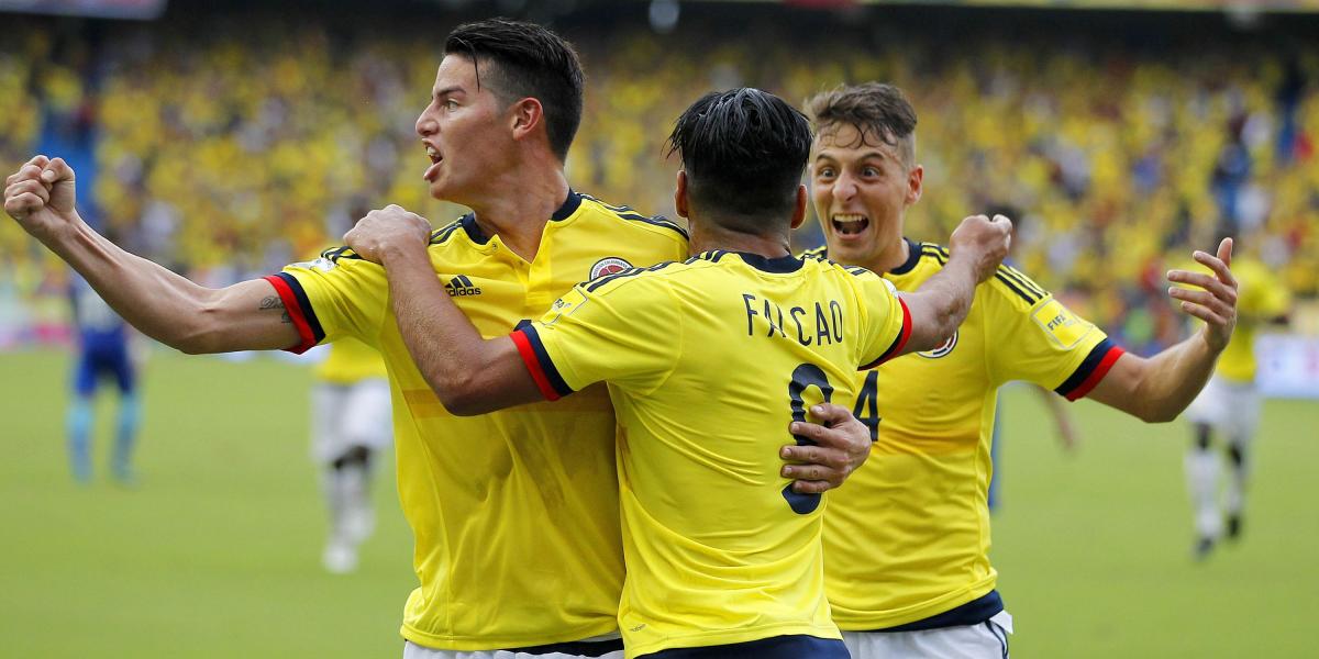 Faltando 10 minutos para el final, James Rodríguez intentó desde fuera del área y casi concreta para Colombia.