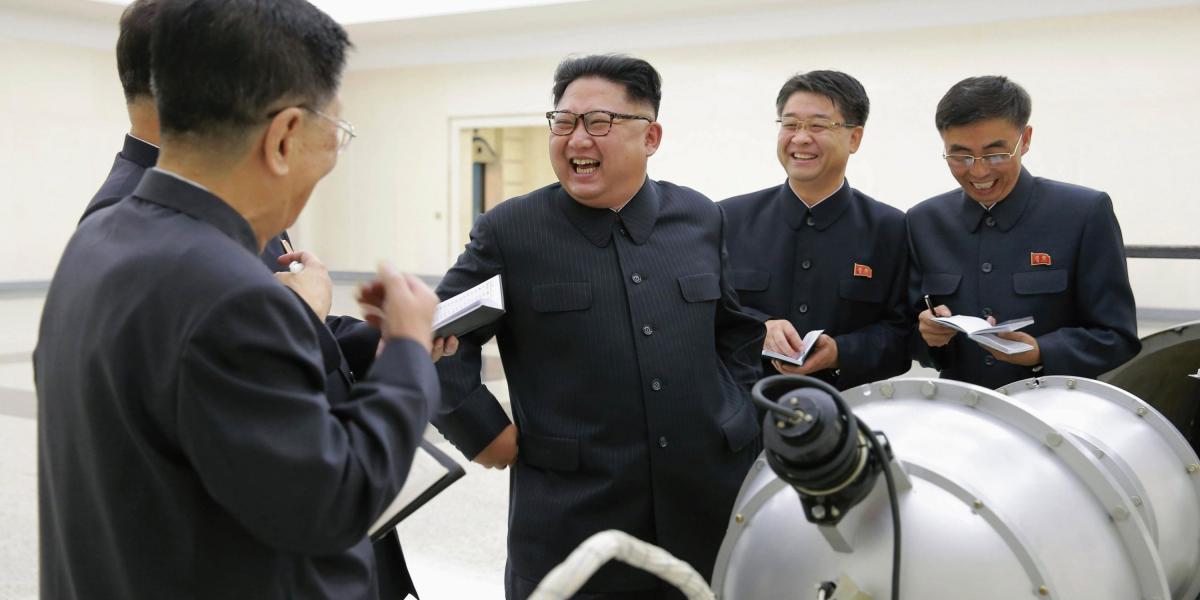 Kim Jong-un, líder de Corea del Norte, país que el fin de semana hizo un ensayo nuclear, criticado por todo el mundo.