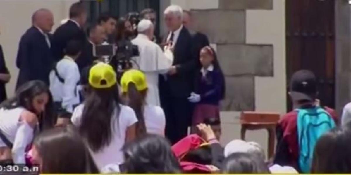 Papa Francisco recibe llave de la ciudad