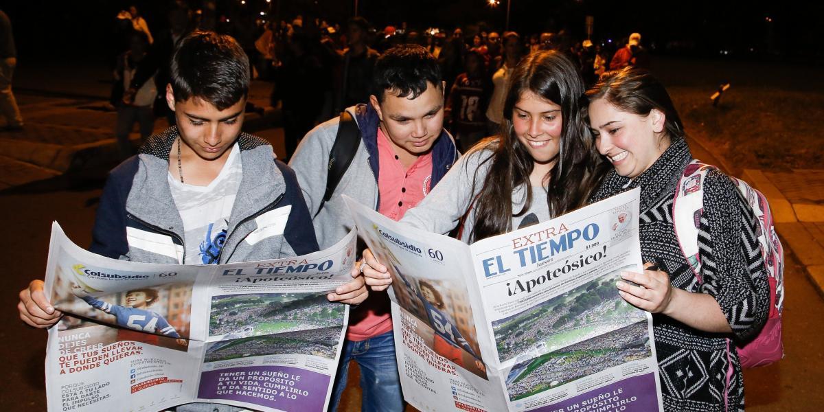 La edición extra se empezó a repartir después de las 6 p. m. 
en los alrededores del parque Simón Bolívar.