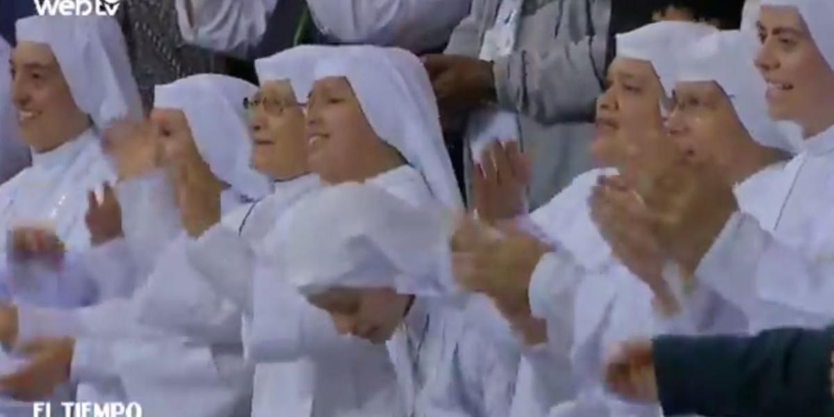 Hasta las monjas bailaron recibiendo al Papa en La Macarena