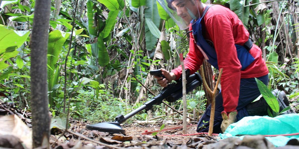 La Dirección para la Acción Integral contra Minas Antipersonal estima que 52 millones de metros cuadrados están contaminados con minas antipersonas.