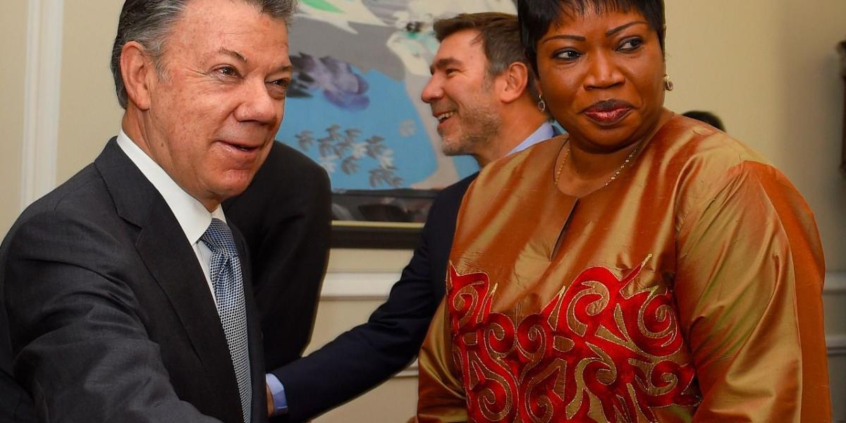 El presidente Juan Manuel Santos y la fiscal de la CPI Fatou Bensouda se reunieron este lunes en la Casa de Nariño.