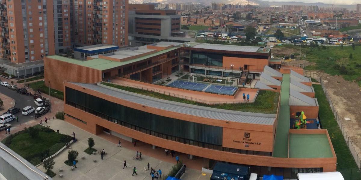 Bajo la modalidad de restitución, el alcalde Enrique Peñalosa inauguró el primer colegio en lote nuevo.