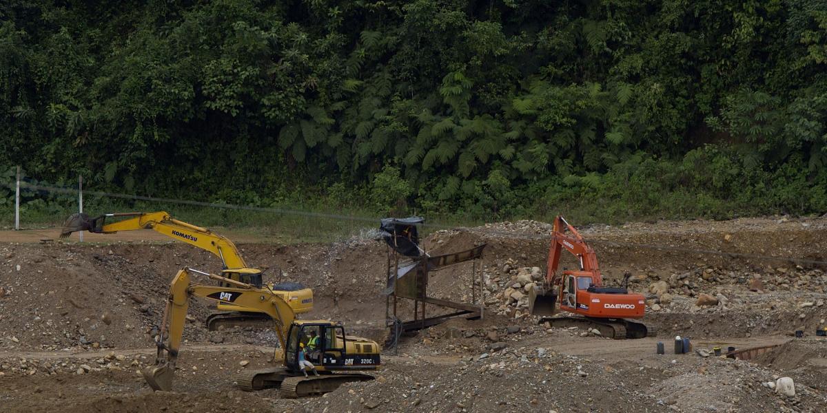 La zona sur de Ecuador, muy rica en minerales como oro, plata y cobre, tiene una alta presencia de bandas dedicadas a la minería ilegal