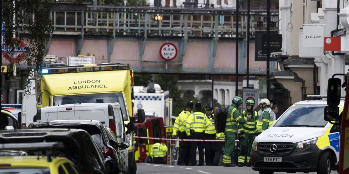 Al menos 22 personas resultaron heridas por la explosión de una bomba casera en el metro de Londres en plena hora pico, según informó el Servicio Nacional de Salud (NHS). Los heridos fueron repartidos en cuatro hospitales próximos a Parsons Green, en el sudoeste de Londres, donde ocurrieron los hechos.