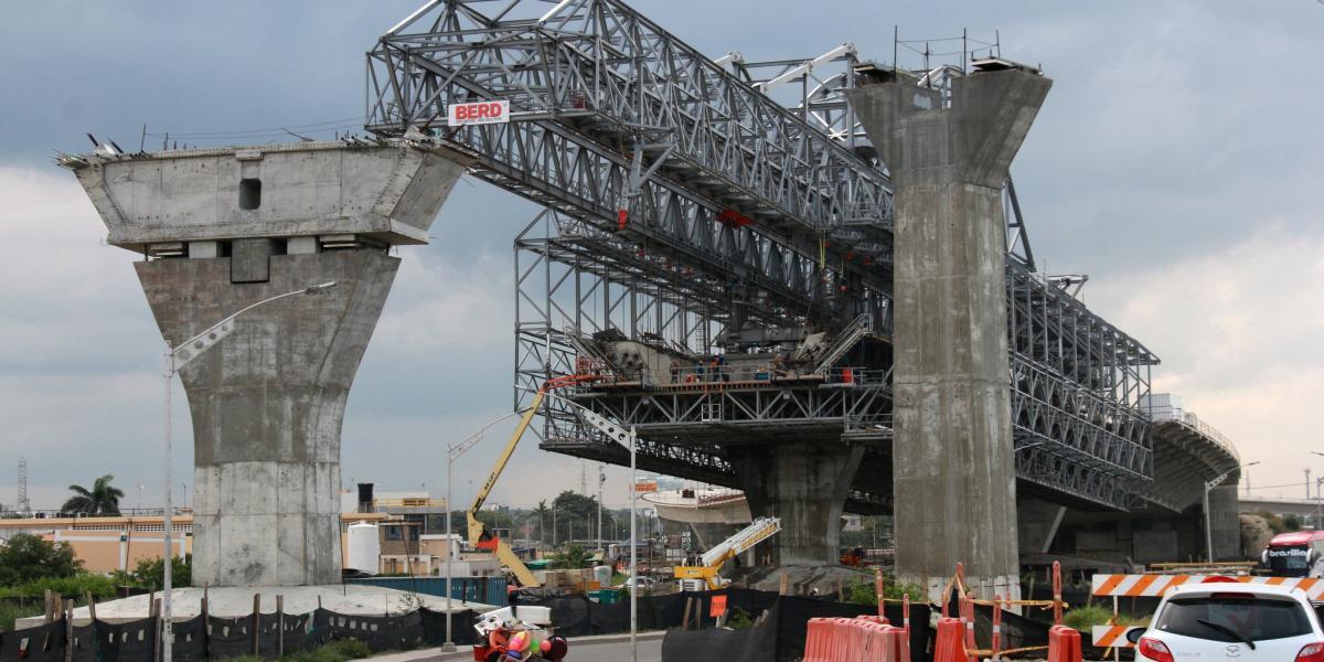 El sistema de autocimbra permitirá avanzar más rápido en la instalación del tablero del puente que se construye en Barranquilla.