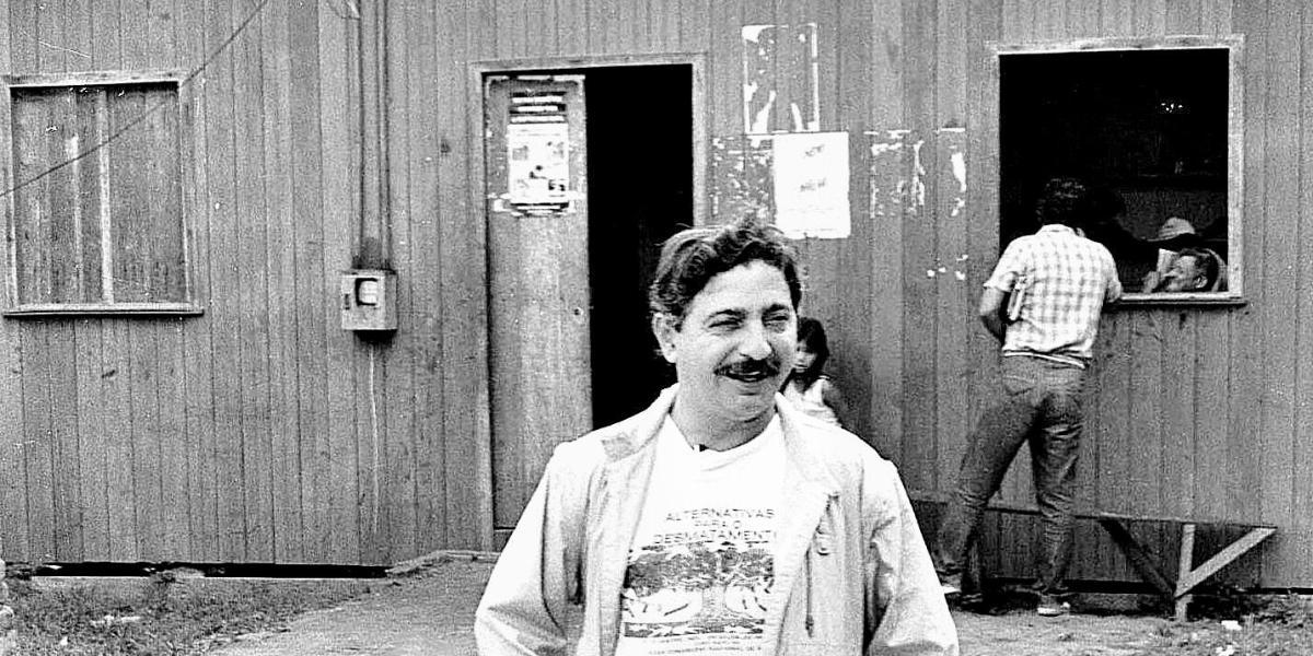 Chico Mendes, activista ambiental brasileño asesinado en 1988, es el símbolo de la persecución a quienes tienen este liderazgo.