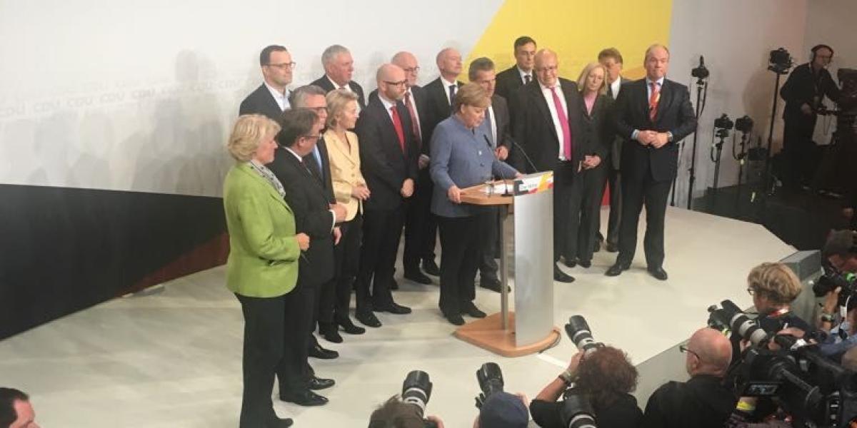 Angela Merkel lidera los resultados con el 33,5 % de los votos.