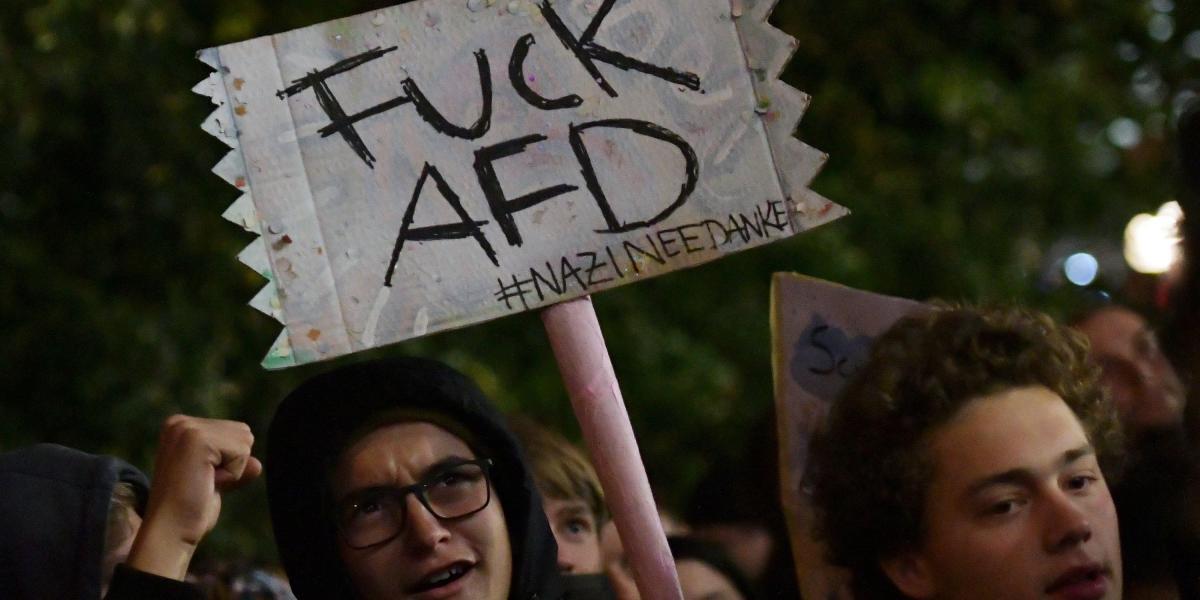 La AfD defiende principios antiislam y antiinmigrantes. Resultados propiciaron protestas en su contra.