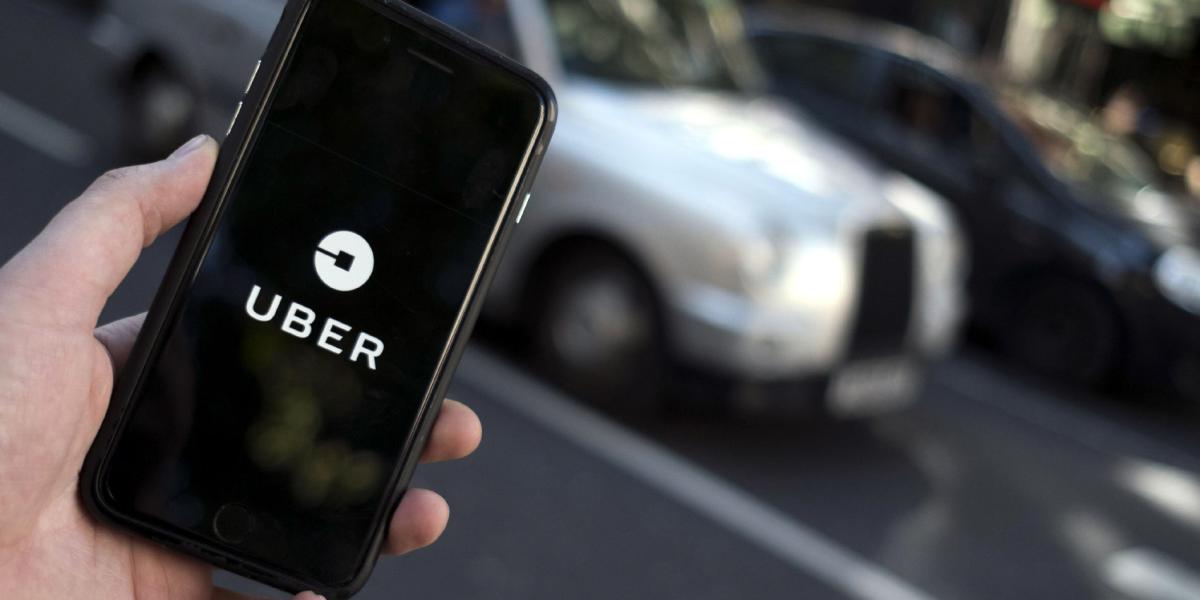 Regulador del transporte tiene en la mira a Uber en Londres.