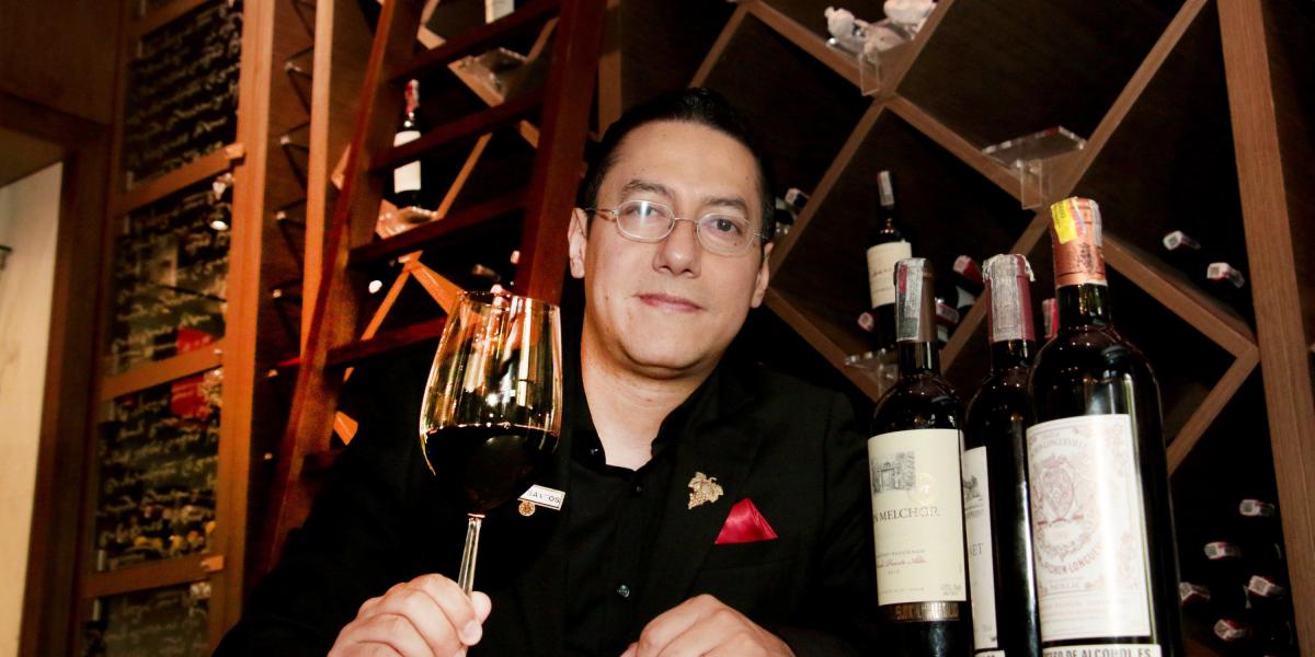 Óscar Santos, Sommelier del Hotel Santa Clara, con 12 años de experiencia en vinos acompañará todas las actividades del festival.