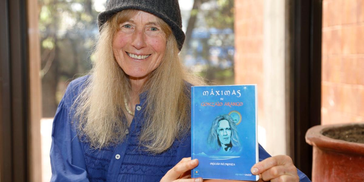 A los 68 años, Angelita editó el libro ‘Máximas de Gonzalo Arango’. Sigue con la pintura y la música.