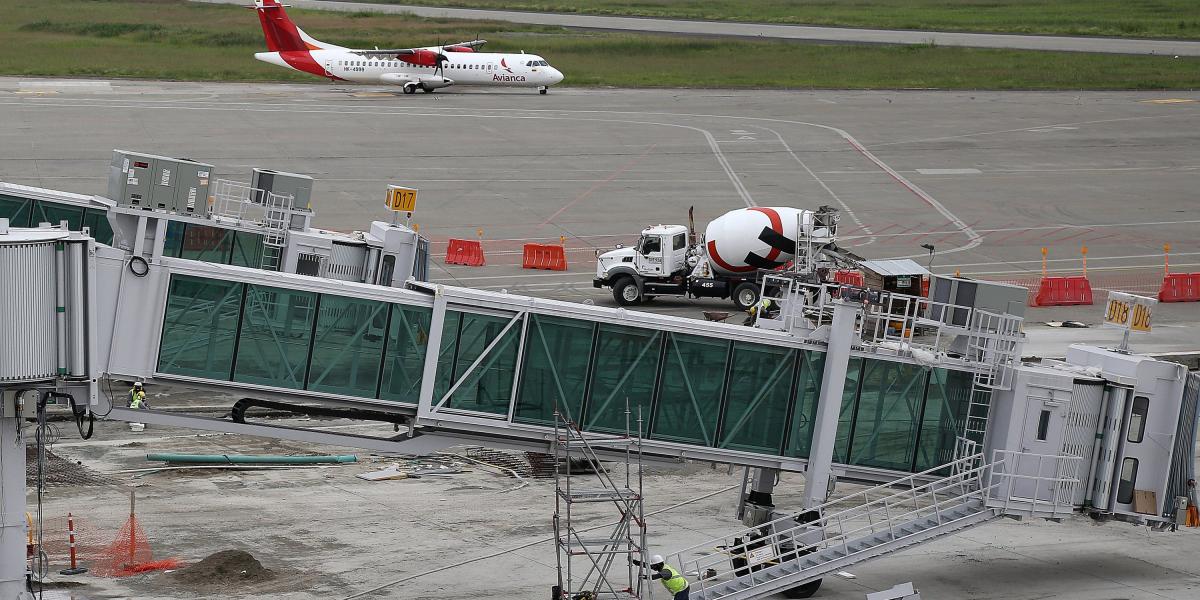 Incidente de dos aviones en el aeropuerto Bonilla Arag n