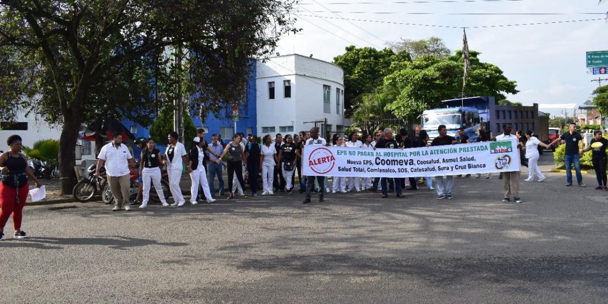 Protesta de los trabajadores del Hospital PIloto.