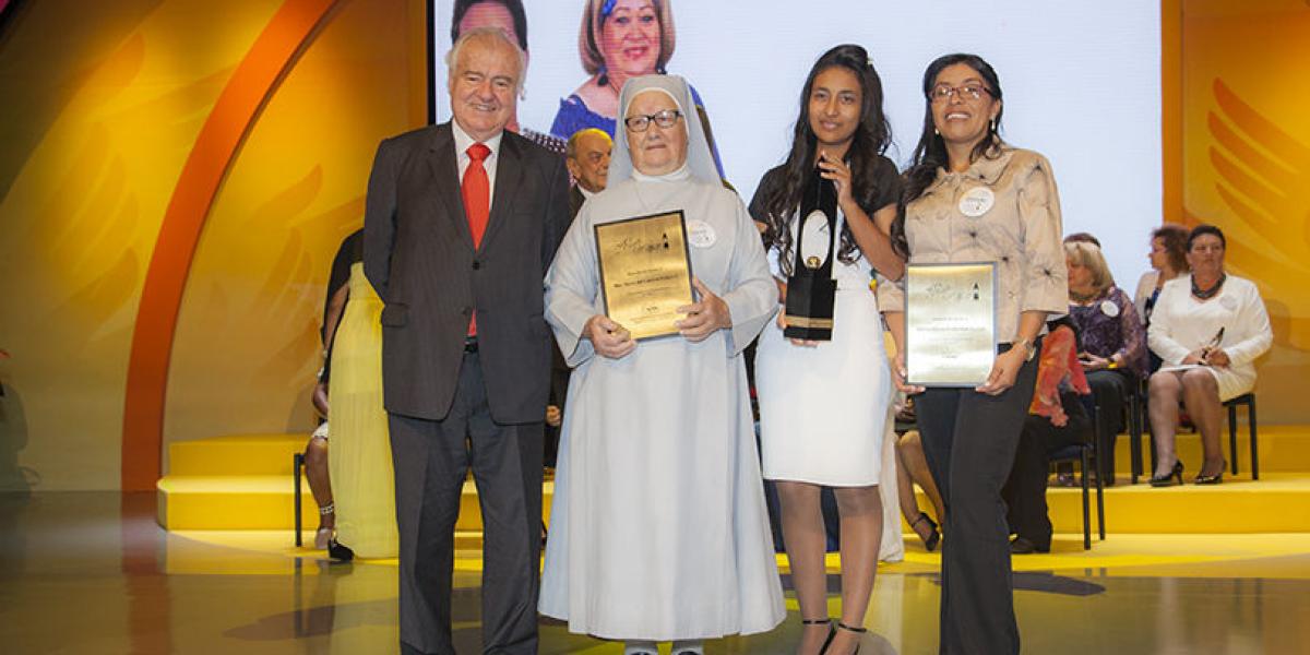 El Premio Cafam a la Mujer celebra 30 años reconociendo el trabajo de mujeres comprometidas.