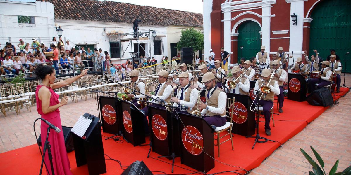 Jazz and Jam acompañó el desfile de Hernán Zajar.