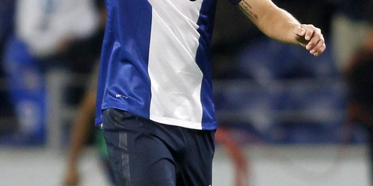 James Rodríguez le marcó al PSG en la Liga de Campeones, en 2012.