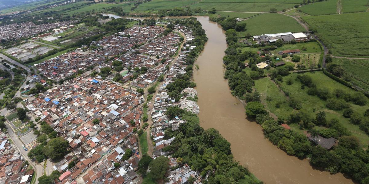Los riesgos se registran a lo largo de más de 16 kilómetros, por el jarillón del río Cauca.